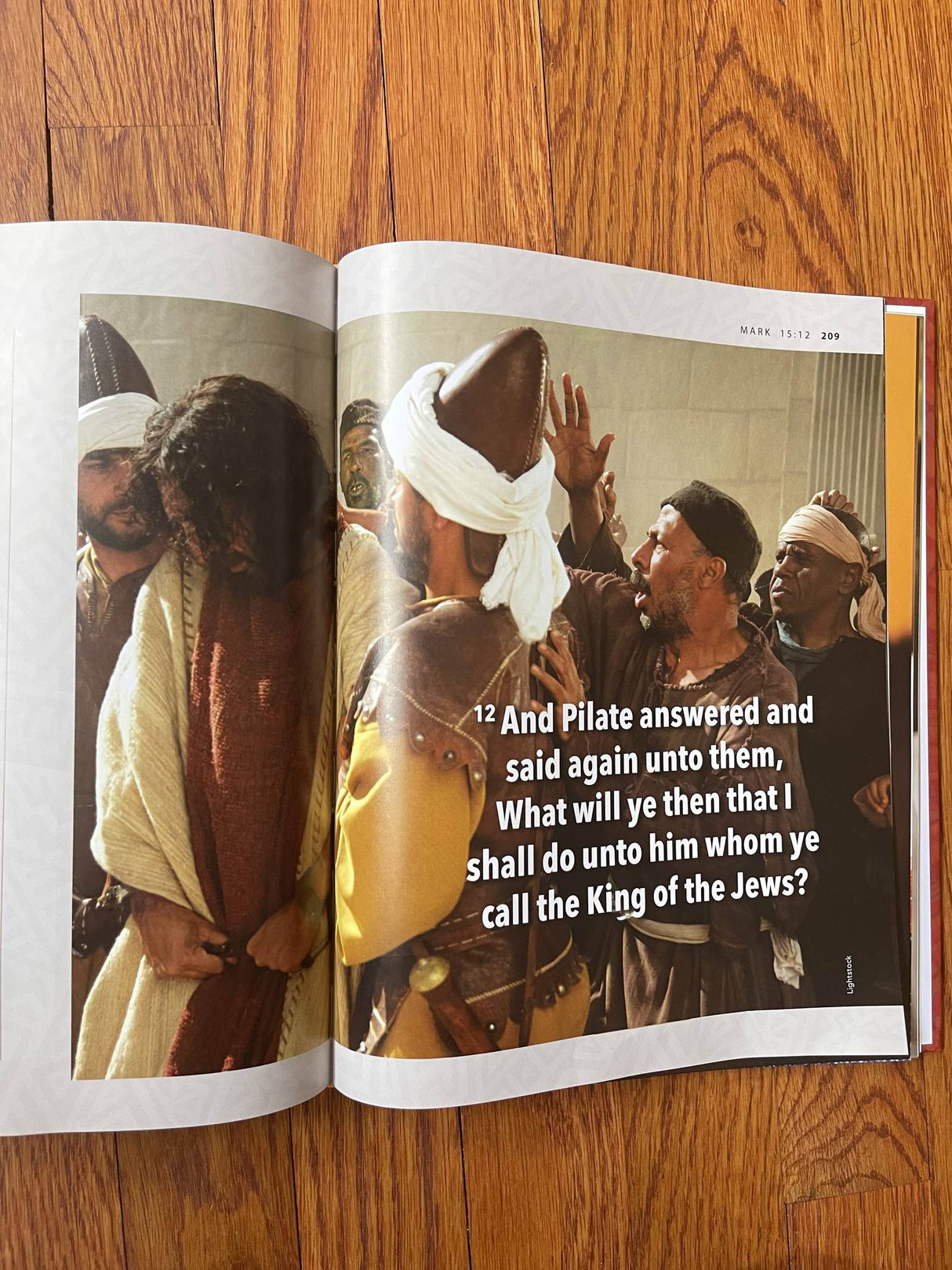 Jesus -- The Gospel of Mark Large Print